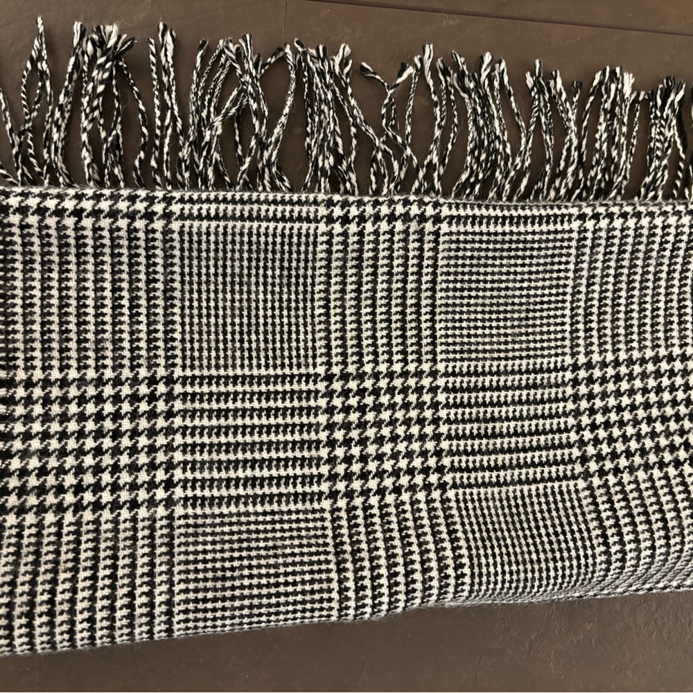 Cejan Black and White Houndstooth Scarf